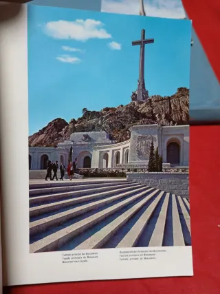 Guia y postal del Valle de los caídos 1967