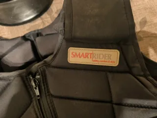 Chaleco y casco Hípica Oxilane Soft Touch Negro