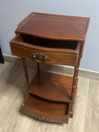 Mesitas de noche antiguas de madera