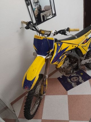 Motocross suzuki