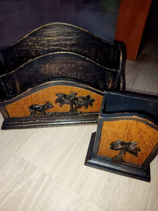 Conjunto escritorio cuero y madera