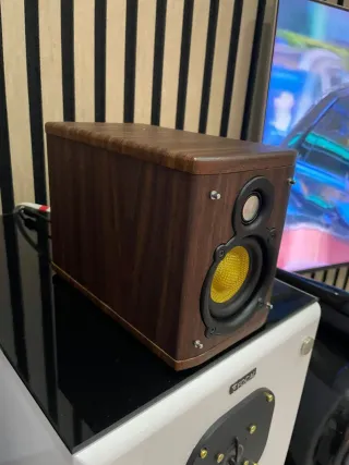 Altavoces Hi-Fi hitachi activos 60w