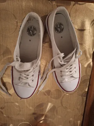 Zapatillas NYC blancas y rojas talla 38