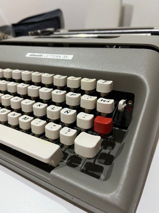 Máquina de escribir Olivetti Lettera 35