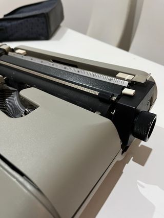 Máquina de escribir Olivetti Lettera 35