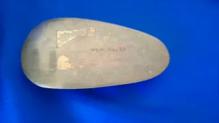 Cinzeiro em bronze em forma de sapato