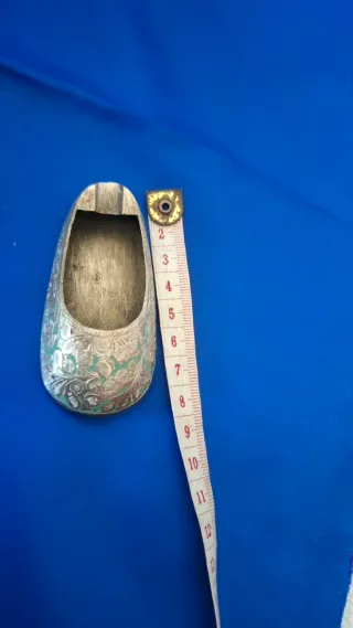 Cinzeiro em bronze em forma de sapato