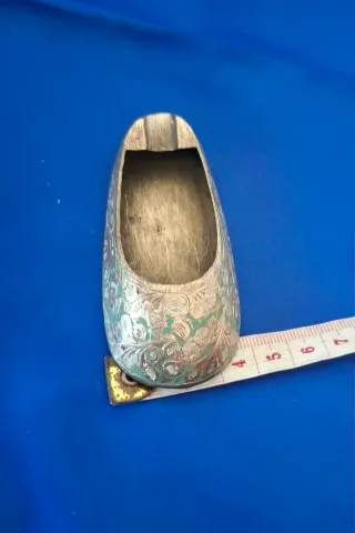 Cinzeiro em bronze em forma de sapato