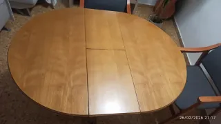 Mesa redonda de madera