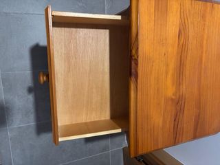 Mesita de noche de pino