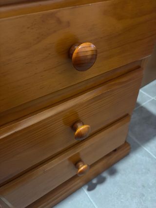 Mesita de noche de pino