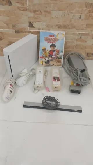Consola Wii + 4 Mandos + 2 Juegos