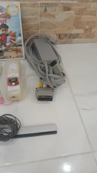 Consola Wii + 4 Mandos + 2 Juegos