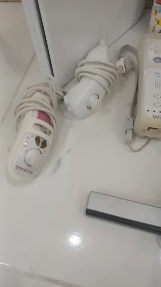 Consola Wii + 4 Mandos + 2 Juegos