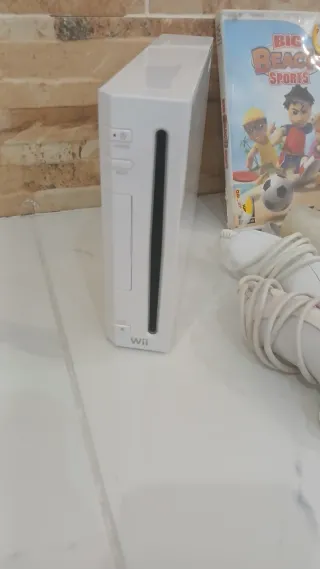 Consola Wii + 4 Mandos + 2 Juegos