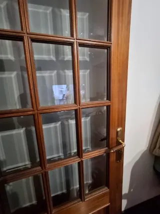 Puerta madera con cristal