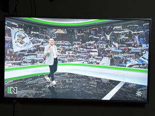 TV Panasonic 47” Negra y acero Modelo TX-L47FT60