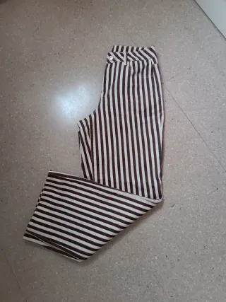 Pantalón de rayas beige y marrón Talla S