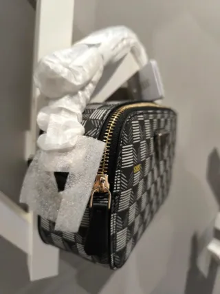 Bandolera Guess Nueva con etiquetas