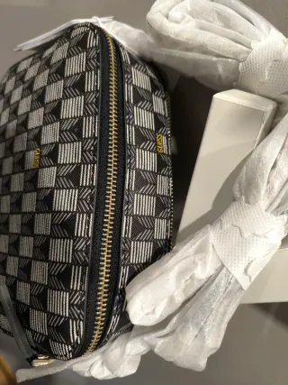 Bandolera Guess Nueva con etiquetas