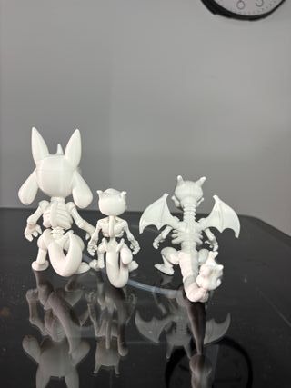 Pack de tres figuras pokemon estilo esqueletico