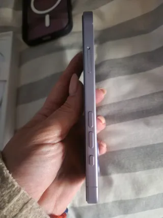 iPhone 17 Viola