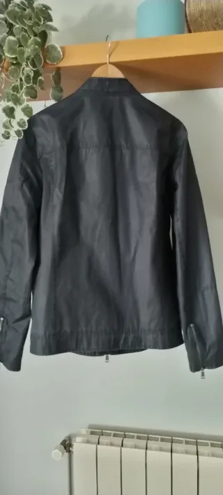 Chaqueta Guess, estilo Biker Negra/Gris