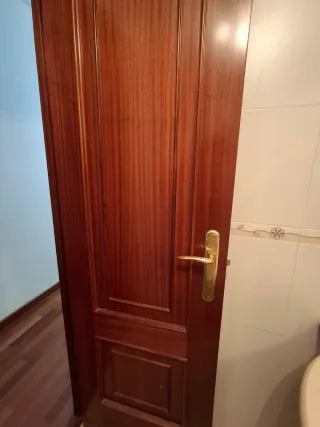 Puerta madera maciza