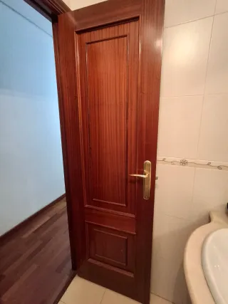 Puerta madera maciza