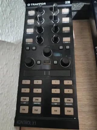 Controladora Traktor Kontrol X1 2