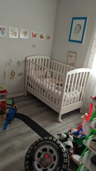 Cuna, colchón y ropa de cuna