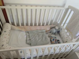 Cuna, colchón y ropa de cuna