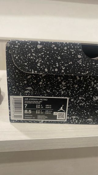 Jordan 4 Military Black Talla 40