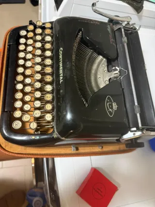 Macchina da scrivere Continental Arabo