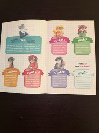 Cinc amigues al camp de futbol