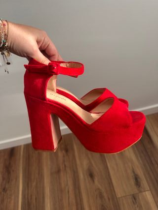 Tacones rojos plataforma