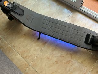 Patinete eléctrico SEAT con luces LED