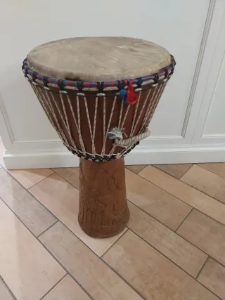 Tamburo Etnico in Legno Intagliato