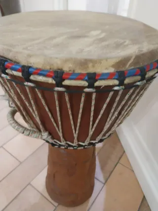 Tamburo Etnico in Legno Intagliato