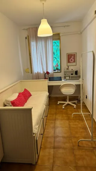 Alquilo habitación en calle luis vives.