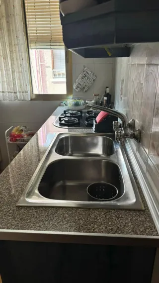 Alquilo habitación en calle luis vives.