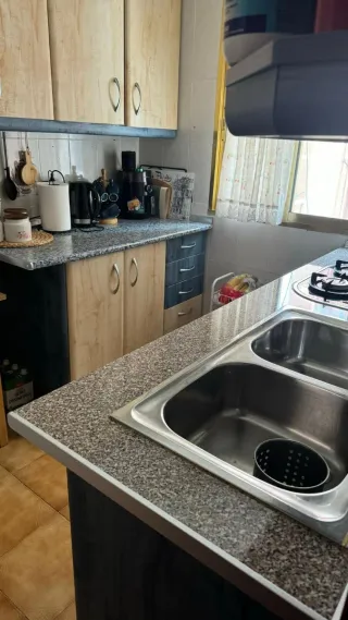 Alquilo habitación en calle luis vives.