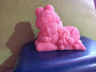 Vela Rosa Figura Niña con Flores