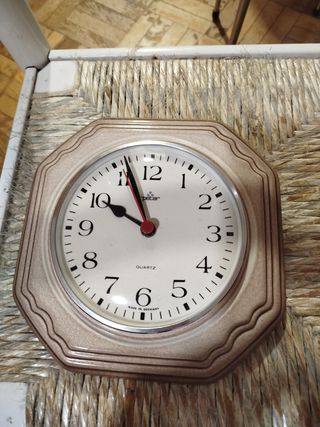 Reloj de Pared Octogonal Made in Germany