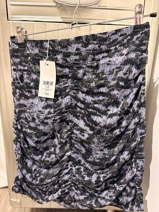 Falda corta lila y negra talla XS