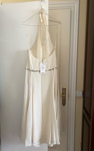 Vestido halter blanco con abalorios
