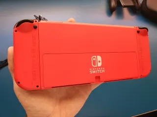 Nintendo Switch Mario Rojo + 2 fundas + monopoly