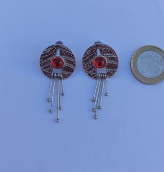 Pendientes gris y rojo