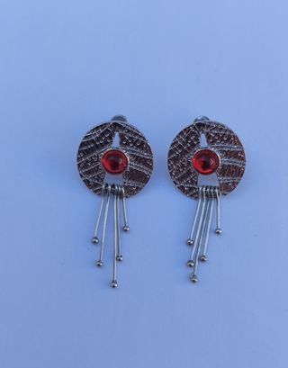 Pendientes gris y rojo