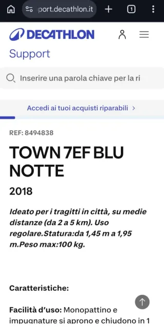 Monopattino nero e blu comodo e pieghevole.